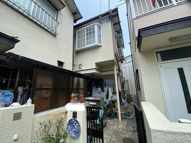 尼崎市K様邸の外壁塗装・屋根漆喰補修を行いました。塗料はｱｽﾃｯｸﾍﾟｲﾝﾄ