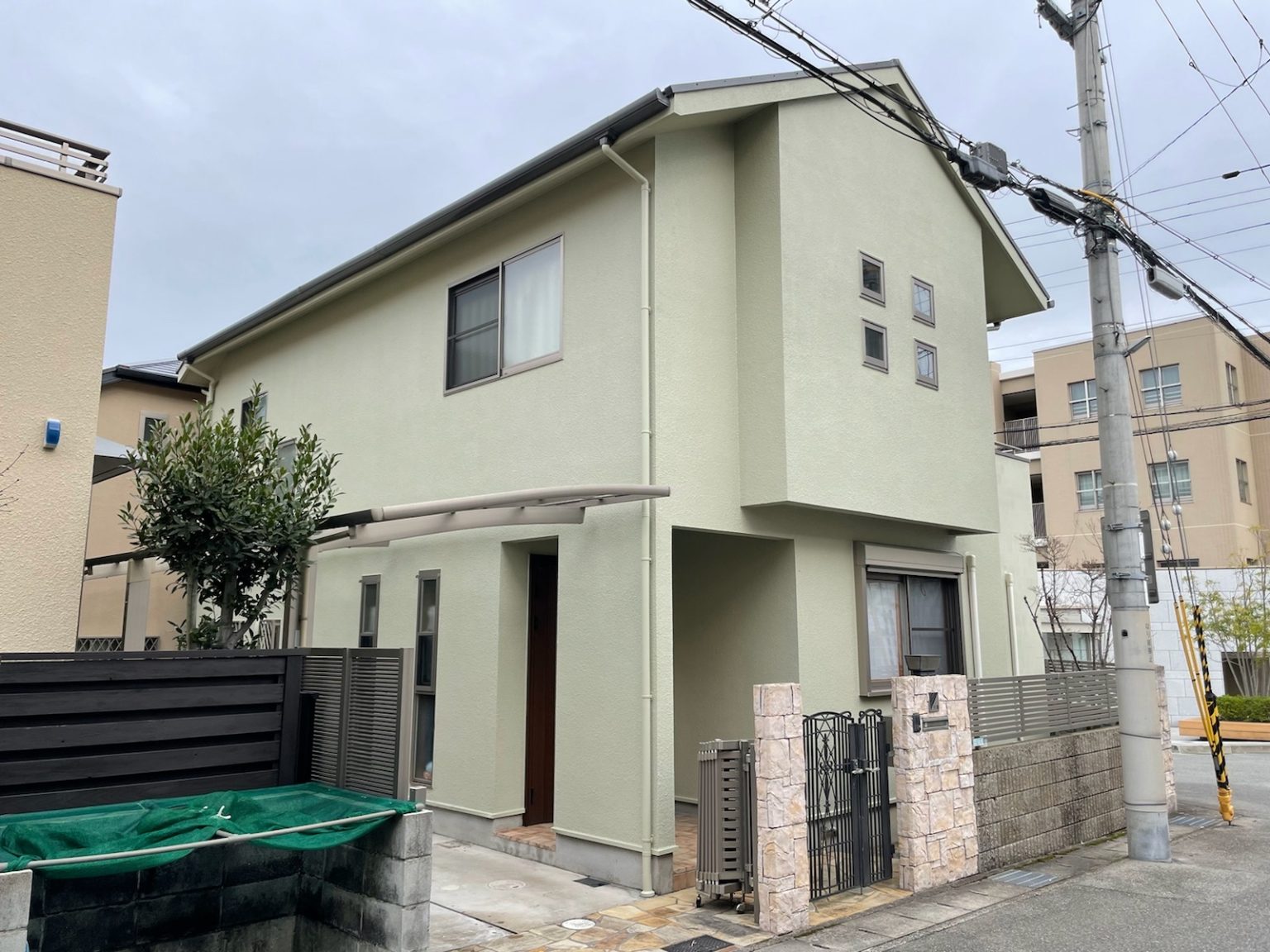 西宮市N様邸 アステックペイント 超低汚染リファイン1000SiIRの8111オータムを使用して塗り替えました！ 西宮市の外壁塗装や屋根