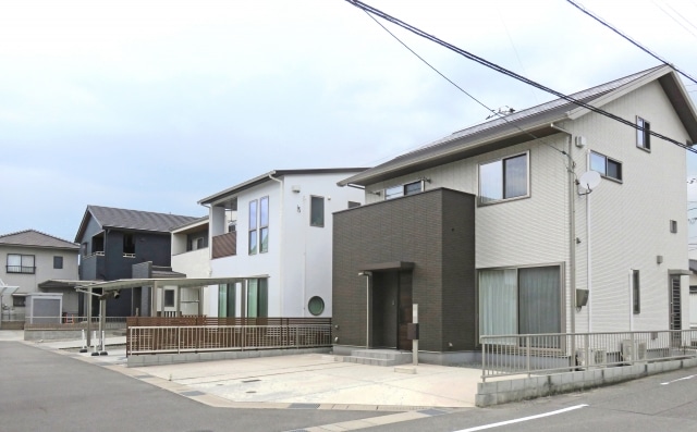 外壁の色選びシミュレーションと業者選び